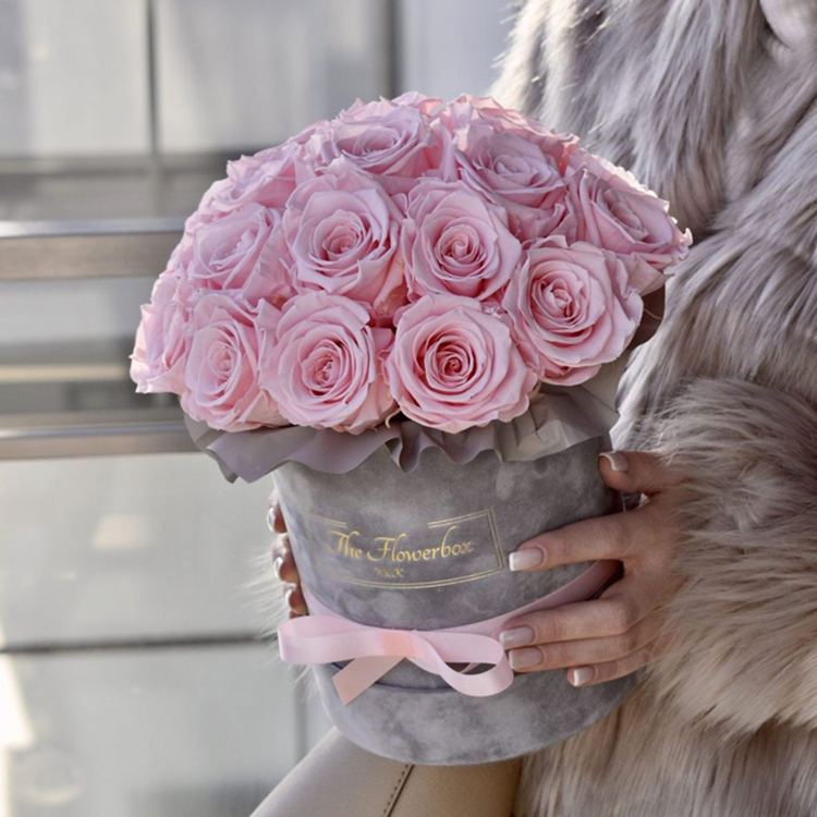 The method of producing personalized paper flower boxes.